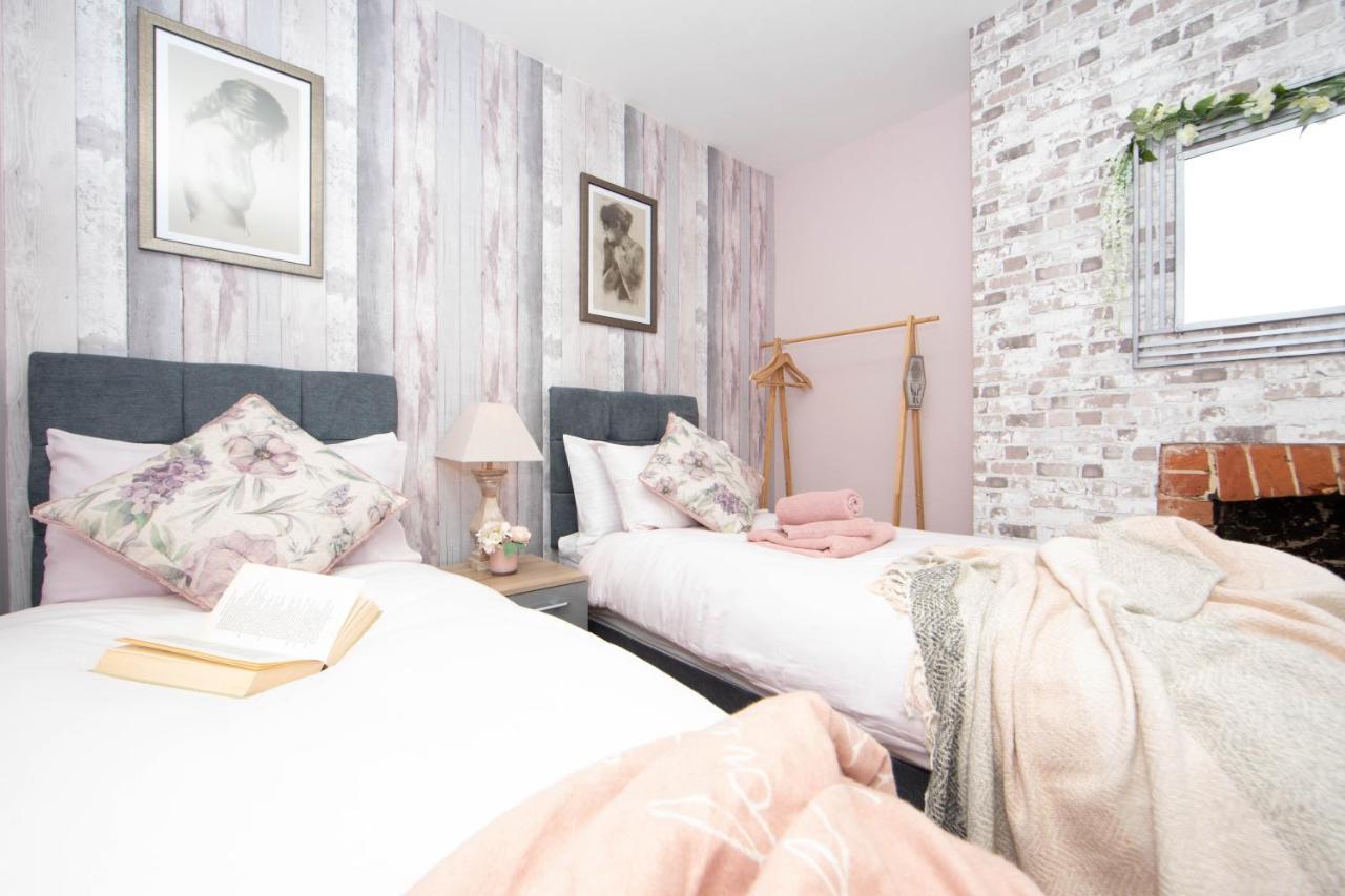 Cosy 3 Bedroom House - Private & Central - Ultra Wifi Кэнтербари Экстерьер фото