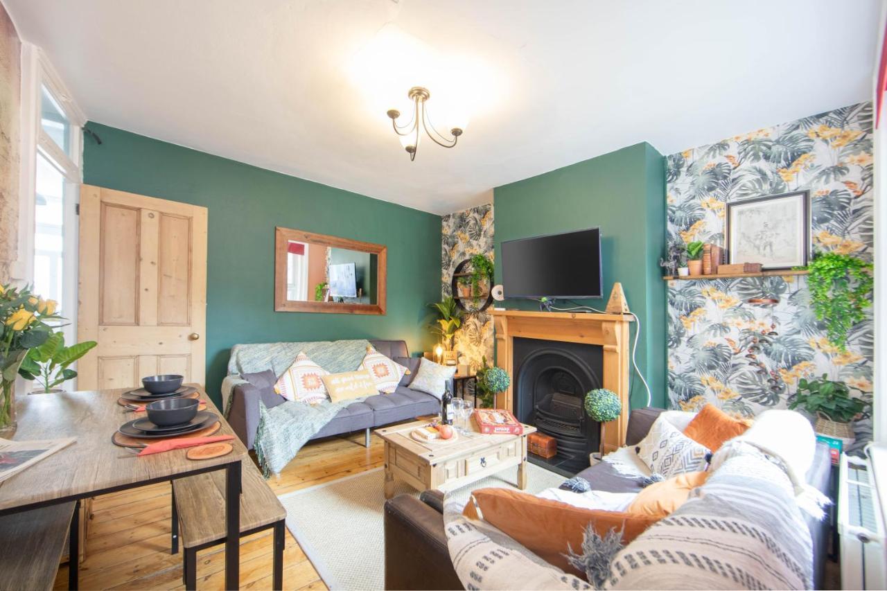 Cosy 3 Bedroom House - Private & Central - Ultra Wifi Кэнтербари Экстерьер фото