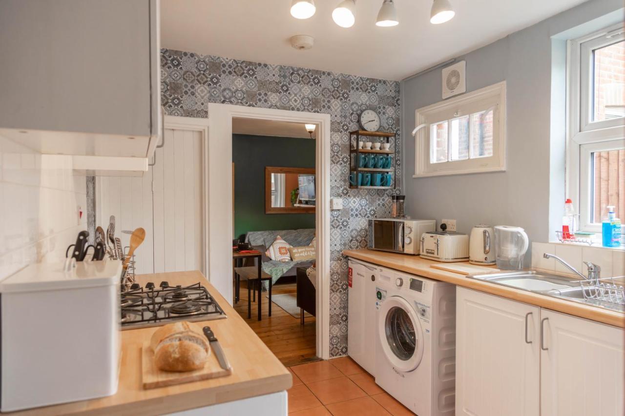 Cosy 3 Bedroom House - Private & Central - Ultra Wifi Кэнтербари Экстерьер фото