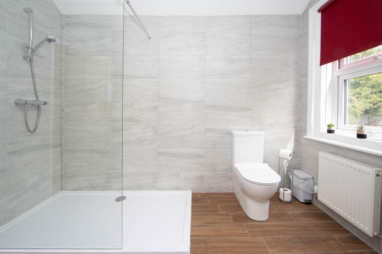 Cosy 3 Bedroom House - Private & Central - Ultra Wifi Кэнтербари Экстерьер фото